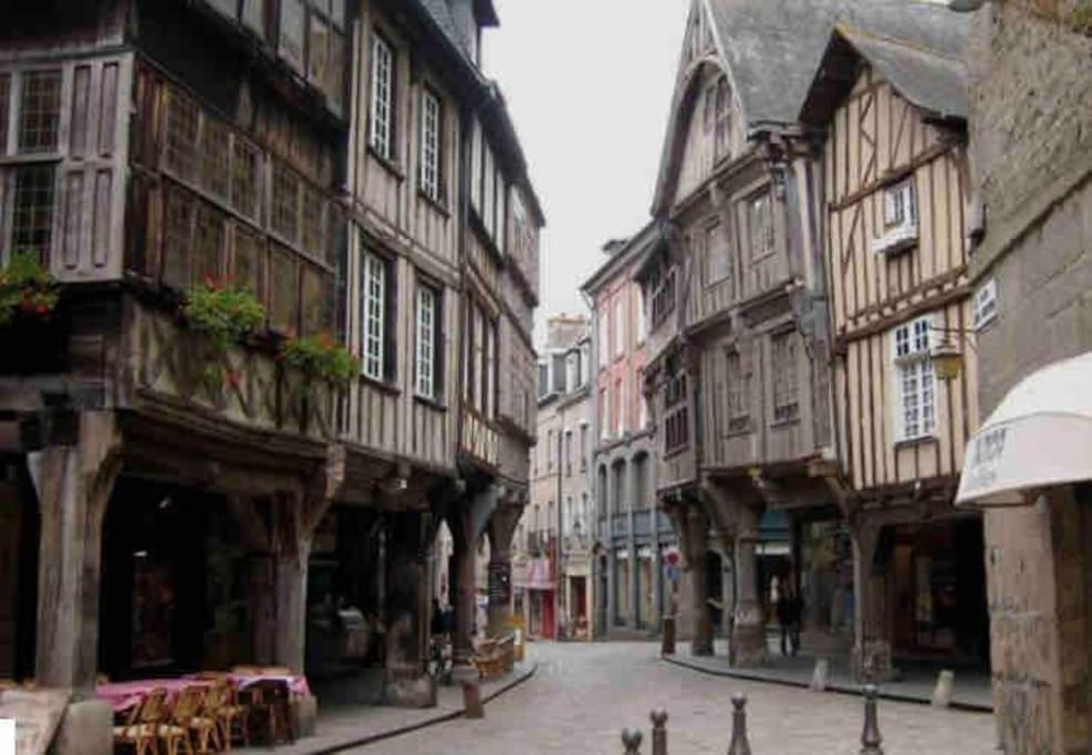 Appartement En Plein Coeur Historique De Dinan Ngoại thất bức ảnh
